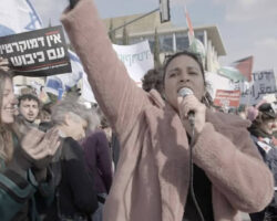 Скандальные тайны Салоников: Ноам Шустер-Элиасси и Леонард Пелтие в вихре политических бурь skandalnye tajny salonikov noam shustereliassi i leonard peltie v vihre politicheskih bur-t-nw-ru-174231181400-0