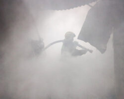 Спасение гостей и оперативная помощь при пожаре хостела в Гольяново Москвы Устранение последствий пожара в гаражах в районе Вешняки