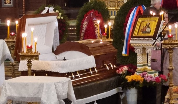 spasibo za dostojnoe proshhanie eksczentrichnaya ahedzhakova u groba churikovoj-t-nw-ru-174079467900-0