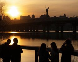 Трамп и Зеленский в переговорах о стратегических инвестициях США в Украину tramp i zelenskij v peregovorah o strategicheskih investicziyah ssha v ukrainu-t-nw-ru-174327178400-0