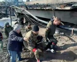 В Курской области отец Евгений и имам Иса ведут эвакуацию под огнем v kurskoj oblasti otecz evgenij i imam isa vedut evakuacziyu pod ognem-t-nw-ru-174233523700-0