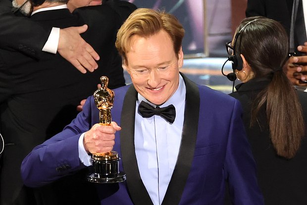 Ведущий киноцеремонии отметил яркий образ Юры Борисова vedushhij kinoczeremonii otmetil yarkij obraz yury borisova-t-nw-ru-174103221200-0