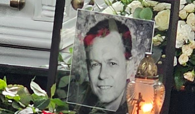 Море роз и слез: звезды прощаются со звездой группы "На-На" Владимиром Левкиным