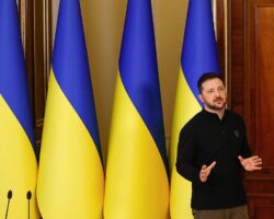 Владимир Зеленский и Дональд Трамп военные действия Курской области на фоне заморозки поставок США vladimir zelenskij i donald tramp voennye dejstviya kurskoj oblasti na fone zamorozki postavok ssha-t-nw-ru-174283701600-0