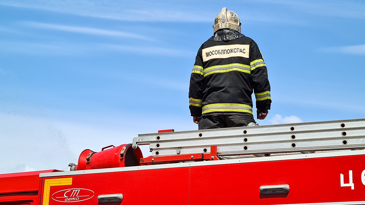 «КамАЗ» загорелся возле Варшавского шоссе на юге Москвы