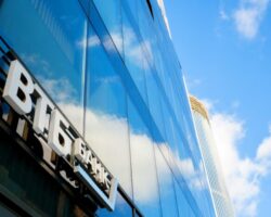 ВТБ презентовал умного робота-советника на Инвестфоруме в Екатеринбурге vtb prezentoval umnogo robotasovetnika na investforume v ekaterinburge-t-nw-ru-174281619100-0