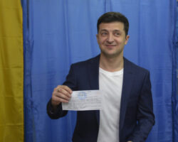 Александр Дубинский раскрыл замысел Зеленского по переносу выборов до 2026 года aleksandr dubinskij raskryl zamysel zelenskogo po perenosu vyborov do 2026 goda-t-nw-ru-174350215500-0