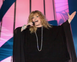 Алла Пугачева и Андрей Мисин представили новые песни о войне с Андреем Ордынцем Moscow-March8SingerAllaPugachevaAStarOf