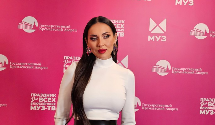 Певица Алсу появилась на премии в бриллиантах по цене квартиры в Москве