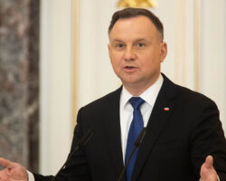 Анджей Дуда задается вопросом о возможной уступке Украины России и угрозе Трампа andzhej duda zadaetsya voprosom o vozmozhnoj ustupke ukrainy rossii i ugroze trampa-t-nw-ru-174550779000-0