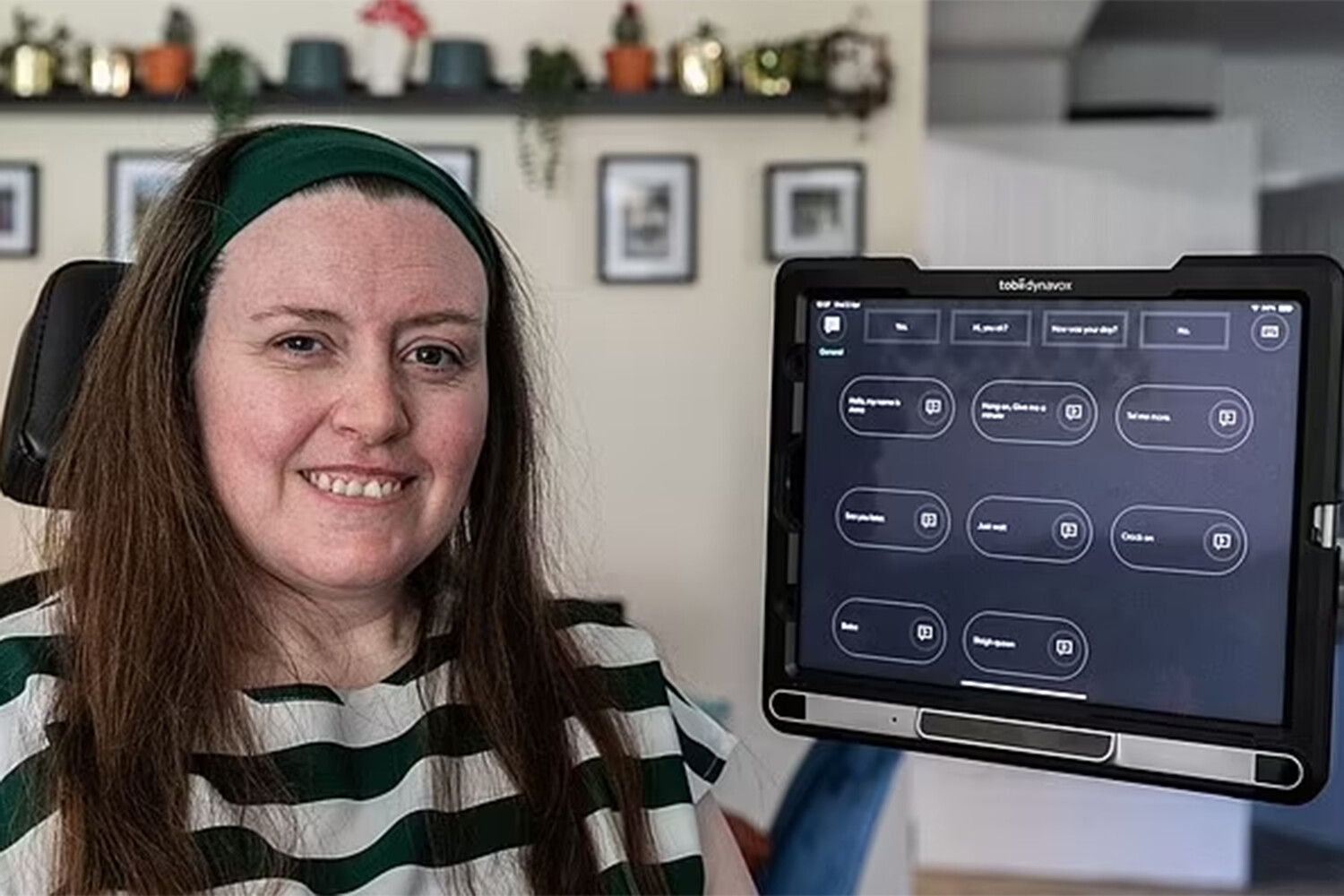 Анна Барроу сохранила голос с помощью iPad для общения несмотря на БАС-0