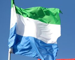 Быстрое реагирование спасло резиденцию президента Сьерра-Леоне Джулиуса Маада Био bystroe reagirovanie spaslo rezidencziyu prezidenta serraleone dzhuliusa maada bio-t-nw-ru-174449916800-0