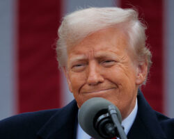 Дональд Трамп отмечает успехи США в экономике и снижение нефтяных цен donald tramp otmechaet uspehi ssha v ekonomike i snizhenie neftyanyh czen-t-nw-ru-174402583800-0