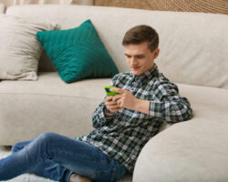 Yota и МегаФон - читатели Свердловской области открывают новых авторов i megafon chitateli sverdlovskoj oblasti otkryvayut novyh avtorov-t-nw-ru-174486834100-0