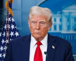 Михаил Шеремет бросил вызов Трампу - США готовы отойти от Украины? mihail sheremet brosil vyzov trampu ssha gotovy otojti ot ukrainy-t-nw-ru-174507211200-0