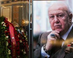 Торжественные проводы Зураба Церетели в Дидубийском пантеоне Тбилиси torzhestvennye provody zuraba czereteli v didubijskom panteone tbilisi-t-nw-ru-174565161500-0