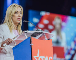 Трамп и Мелони - тайный провал перевода и скрытые слова о Зеленском tramp i meloni tajnyj proval perevoda i skrytye slova o zelenskom-t-nw-ru-174510493100-0