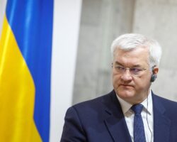 Украина требует гарантий от США по сделке с ископаемыми Зеленский и Трамп на грани конфликта ukraina trebuet garantij ot ssha po sdelke s iskopaemymi zelenskij i tramp na grani konflikta-t-nw-ru-174351889000-0