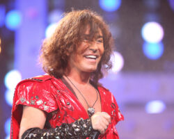 Валерий Леонтьев радует поклонников на мировых площадках и Big Art Festival в Дубае Moscow-Dec17ValeryLeontievSingOnSceneDuring