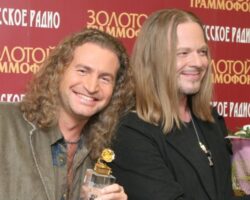 Владимир Пресняков и Леонид Агутин зажгли в «Голубом огоньке» с оптимизмом vladimir presnyakov i leonid agutin zazhgli v golubom ogonke s optimizmom-t-nw-ru-174520525100-0