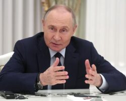Владимир Путин и Александр Труфанов - Встреча после освобождения из плена ХАМАС в Газе vladimir putin i aleksandr trufanov vstrecha posle osvobozhdeniya iz plena hamas v gaze-t-nw-ru-174488204900-0