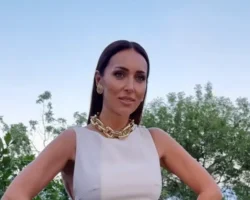 Алсу в стиле Hermes восхитила поклонников ярким образом на солнечном балконе Сочи alsu v stile voshitila poklonnikov yarkim obrazom na solnechnom balkone sochi-t-nw-ru-174842553100-0