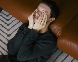 Ангелина Сурина и Сергей Лунюшин обсуждают депрессию и минимализм angelina surina i sergej lunyushin obsuzhdayut depressiyu i minimalizm-t-nw-ru-174863121400-0