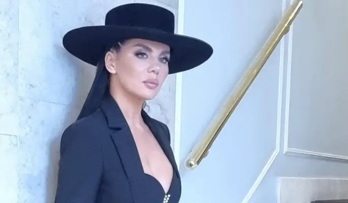 Покинувшая Россию Седокова разделась на публике: Ни стыда, ни совести