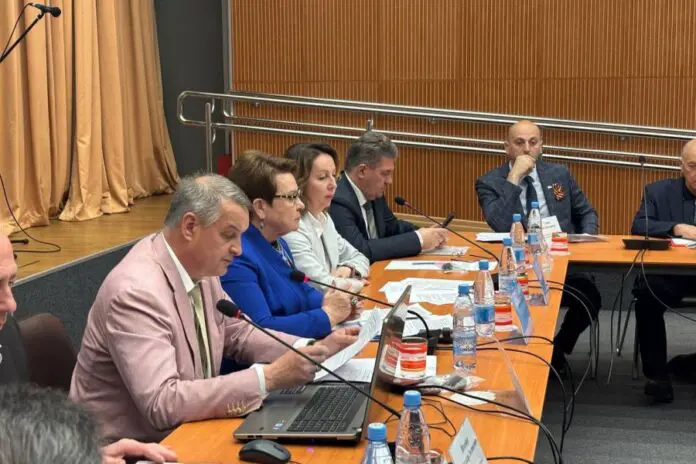 Денис Паслер и омбудсмены России выявляют проблемы поддержки ветеранов СВО в Свердловской области-0