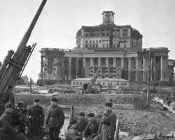 Героические здания Москвы, пережившие войну: Пушкинский музей и Театр Армии geroicheskie zdaniya moskvy perezhivshie vojnu pushkinskij muzej i teatr armii-t-nw-ru-174664104300-0