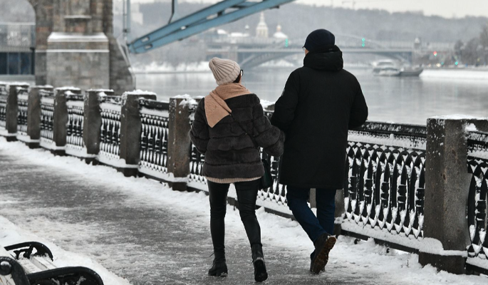 Заморозки и снег: период аномально теплой погоды в Москве сменился похолоданием