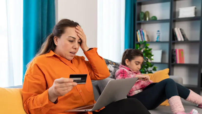 Нейропсихолог Хвингия: дети и пожилые чаще становятся жертвами мошенников