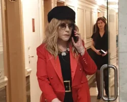 Минюст России подтвердил, что Иван Ургант и Алла Пугачева не являются иноагентами minyust rossii podtverdil chto ivan urgant i alla pugacheva ne yavlyayutsya inoagentami-t-nw-ru-174851110700-0