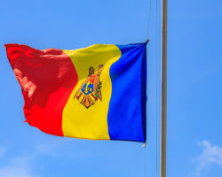 Молдавия начинает обсуждение национальной идентичности с учетом мнения Теофила Ионку и статистических данных FlagOfTheStateOfTheRepublicOfMoldovaBackground