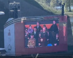 Парад Победы на Красной площади соединяет Нарву и Ивангород с яркой трансляцией parad pobedy na krasnoj ploshhadi soedinyaet narvu i ivangorod s yarkoj translyacziej-t-nw-ru-174678778800-0