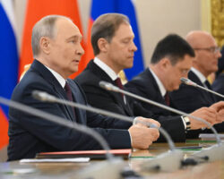 Владимир Путин и Си Цзиньпин укрепили партнёрство РФ и КНР на переговорах в Кремле vladimir putin i si czzinpin ukrepili partnyorstvo rf i knr na peregovorah v kremle-t-nw-ru-174670362700-0