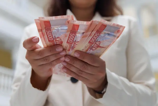 Доступ к банковским продуктам подключается через «Госуслуги» | Источник: Алексей Волхонский / V1.RU