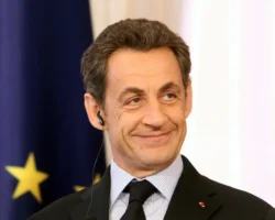 nikolya sarkozi poluchil orden pochyotnogo legiona chto stalo novym etapom dlya franczii-t-nw-ru-0