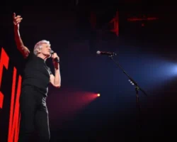 Роджер Уотерс из Pink Floyd отмечает триумф The Dark Side Of The Moon Redux в Лондоне rodzher uoters iz otmechaet triumf v londone-t-nw-ru-0