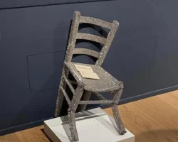 Сияющий Стул Ван Гога Swarovski в Музее дворца Маффеи восстановлен! siyayushhij stul van goga v muzee dvorcza maffei vosstanovlen-t-nw-ru-0