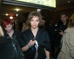 Судьба Нелли Уваровой после роли в «Не родись красивой»: успех и испытания sudba nelli uvarovoj posle roli v ne rodis krasivoj uspeh i ispytaniya-t-nw-ru-0