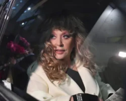 Яна Рудковская сообщила о продаже роскошного замка Аллы Пугачевой yana rudkovskaya soobshhila o prodazhe roskoshnogo zamka ally pugachevoj-t-nw-ru-0