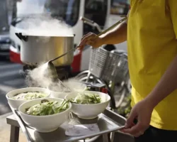 Алексей Кутовой рассматривает контрасты между Россией, Таиландом и Индией aleksej kutovoj rassmatrivaet kontrasty mezhdu rossiej tailandom i indiej-t-nw-ru-0