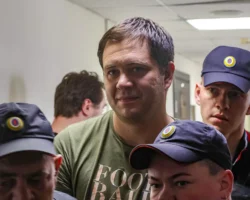 Александр Селиванов и Сергей Ковалев обсуждают позицию адвоката Михальчика в суде aleksandr selivanov i sergej kovalev obsuzhdayut pozicziyu advokata mihalchika v sude-t-nw-ru-0