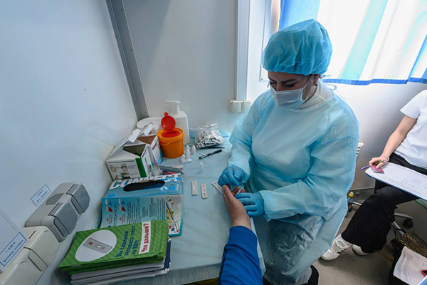 Алексей Вихарев помог провести диспансеризацию в Ирбите