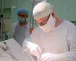 Доктор Хрущев из СОКБ №1 успешно помогает пациенту восстановиться после инсульта doktor hrushhev iz sokb 1 uspeshno pomogaet paczientu vosstanovitsya posle insulta-t-nw-ru-0