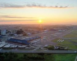 ekstrennaya posadka v tallinskom aeroportu i uspeshnyj rejs v pulkovo-t-nw-ru-0