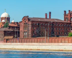 kgiop i domrf predstavlyayut novyj vzglyad na krestov ot andreya surovenkova-t-nw-ru-0