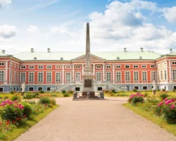 usadba kuskovo predstavit shedevry nikifora vasileva i komod marii antuanetty-t-nw-ru-0