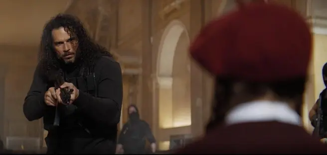 Оригинальная комедия «Голый питолет» вышла в 1988 году | Источник: «Голый пистолет», реж. Акива Шаффер / «Киноафиша»